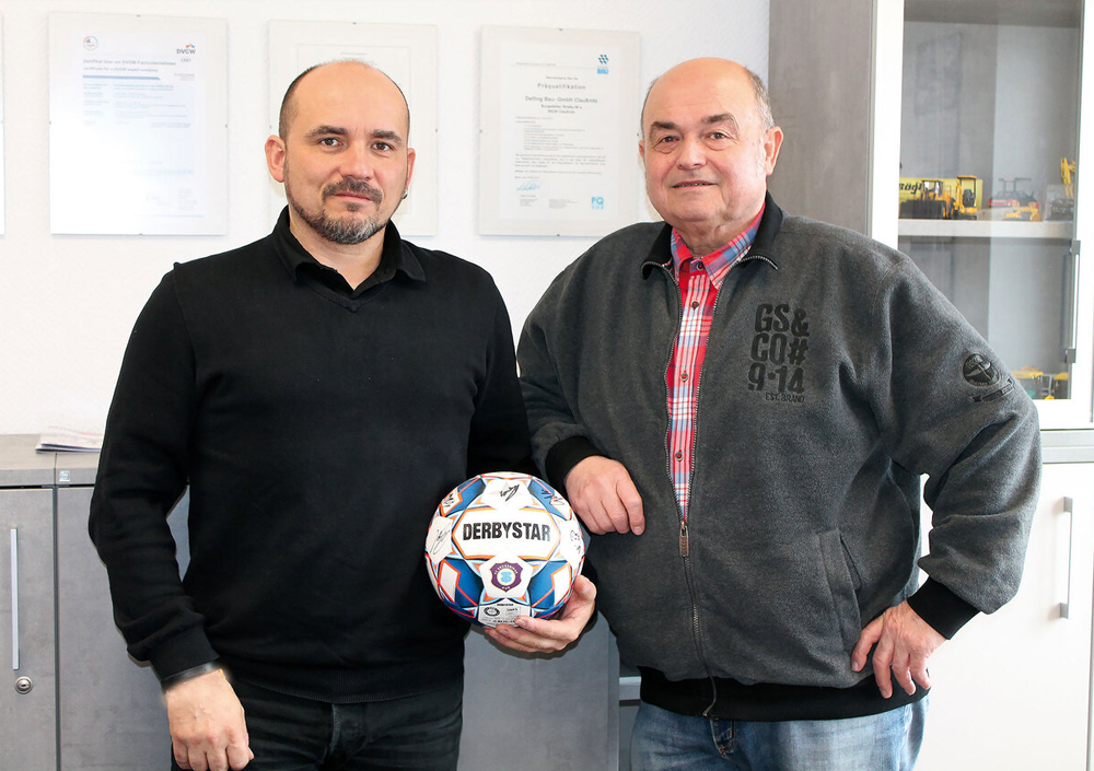 Delling Bau-GmbH ist als Sponsor für die Veilchen und den TSV Einheit Claußnitz am Ball